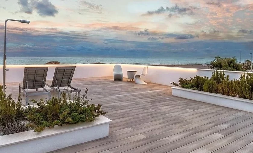 banner-decking-lantai-outdoor