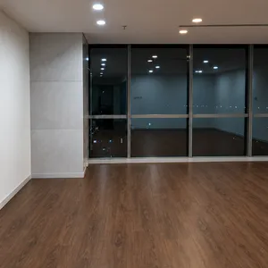 Lantai Vinyl Timberwood Excellent 2mm motif Aiko Oak di ruang kantor