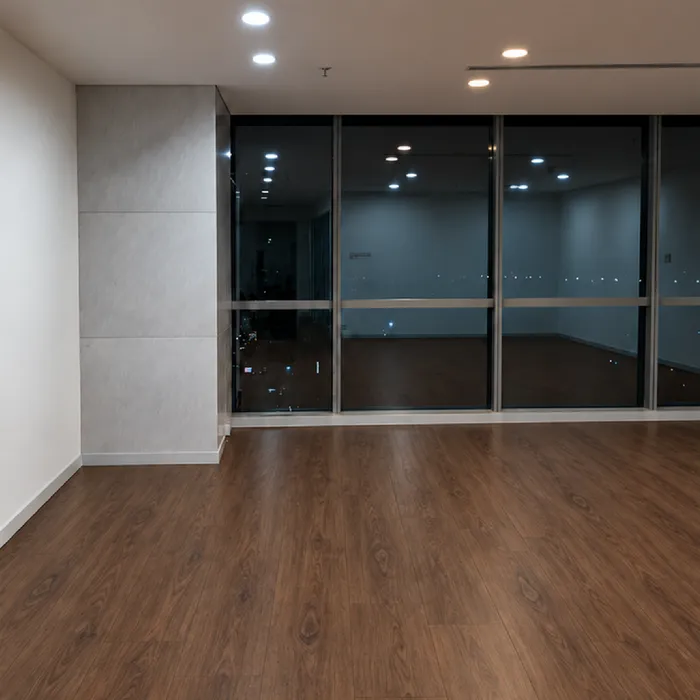 Lantai Vinyl Timberwood Excellent 2mm motif Aiko Oak di ruang kantor