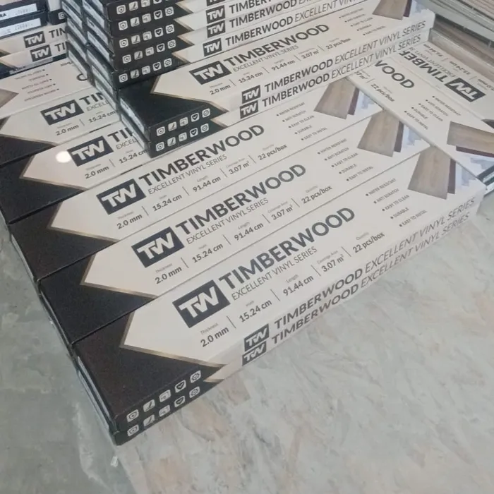 Tumpukan dus Lantai Vinyl Timberwood Excellent Vinyl Series 2mm, isi 22 keping, 3,07 m2 per dus