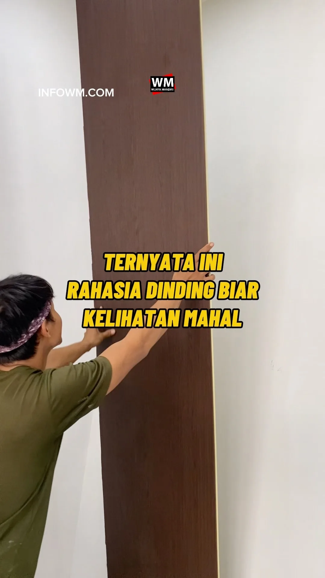 Cuplikan video: Pemasangan panel dinding cokelat tua setinggi ruangan