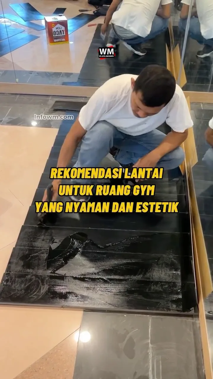 Cuplikan video: Pemasangan lantai vinyl hitam di ruang gym